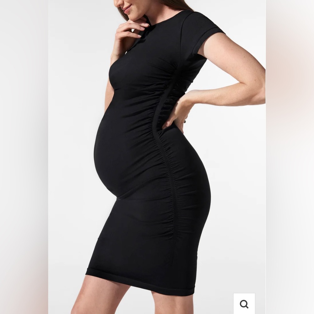 NWT! BLANQI everyday maternity cap sleeve dress in Black - size M/L